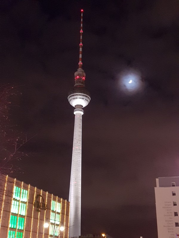 Berlin tv tower by Locspics